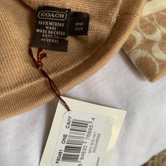 COACH Women\'s FB0461 2Pc. Camel 100% Merino Wool Sig Hat and Glove Set .